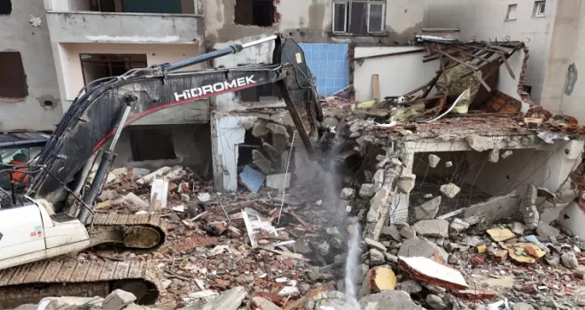 İstanbul Büyükçekmece’de deprem riski taşıyan 23 yapı yıkıldı