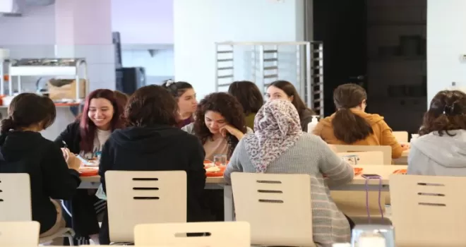 İstanbul Büyükşehir Belediyesi öğrencilerin yanında