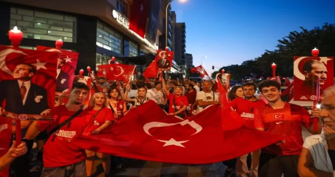 İstanbul Maltepe’de binlerce kişi Zafer Yürüyüşü’nde buluştu