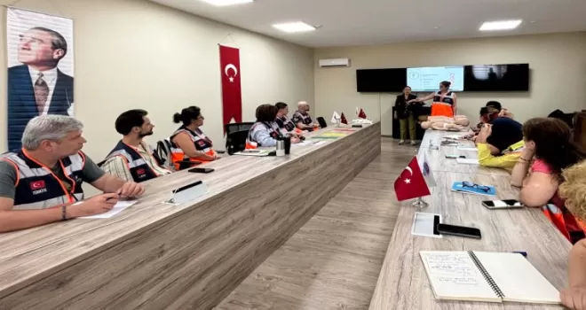 İstanbul Maltepe’de gönüllülere afet eğitimi