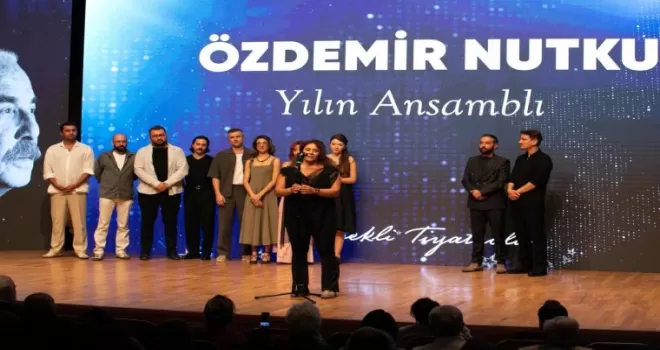 İzBBŞT, Özdemir Nutku Tiyatro Ödülleri’nden dört ödülle döndü