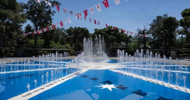 İzmir Bornova’da Büyükpark’in simge havuzu yenilendi