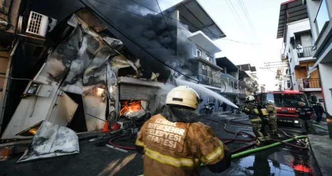 İzmir Buca’da iş yeri yangını panik yarattı