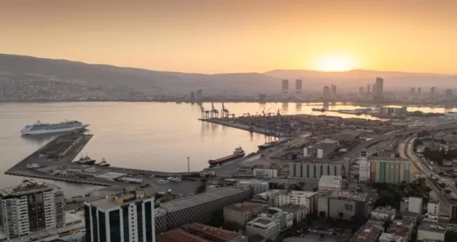 İzmir Büyükşehir’in ulusal kredi notunda tarihi artış