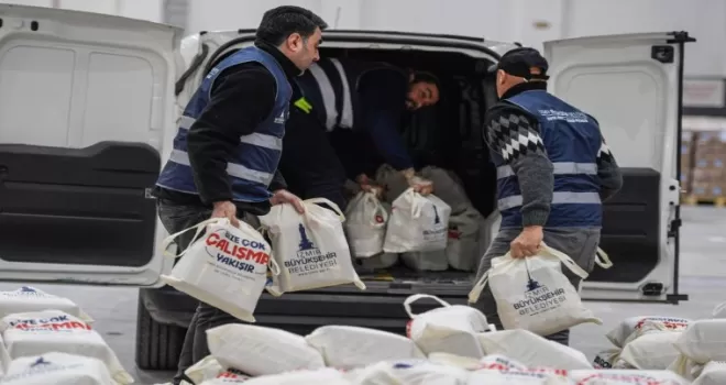 İzmir’de 24 bin haneye kahvaltı paketi dağıtımı başladı