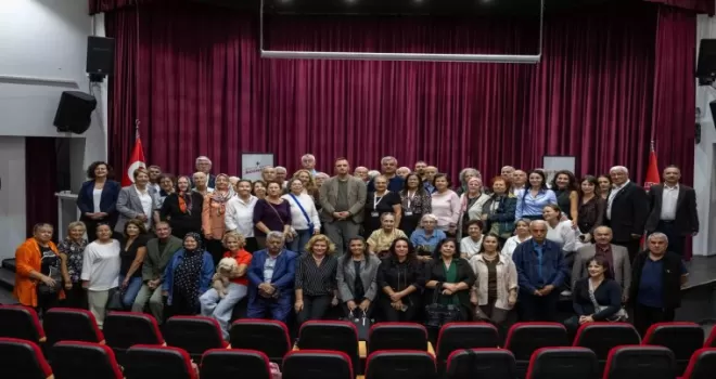 İzmir’de Bornova 3. Yaş Üniversitesi yeni döneme başladı
