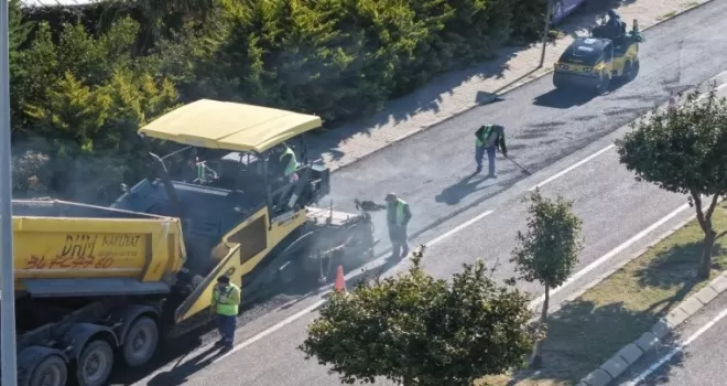 İzmir’de Çeşme’nin yolları yaza hazırlanıyor
