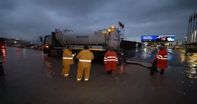 İzmir’de deniz seviyesi hareketliliğine anlık müdahale
