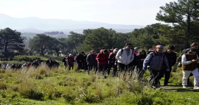 İzmir’de gençler baharı doğayla karşıladı