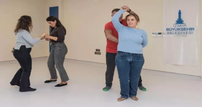 İzmir’de görme engellilere ’dansla terapi’