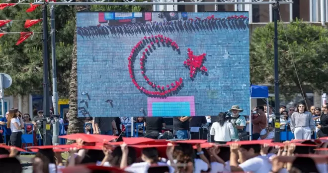 İzmir’de her yer Türk bayrağı, her yer Atatürk