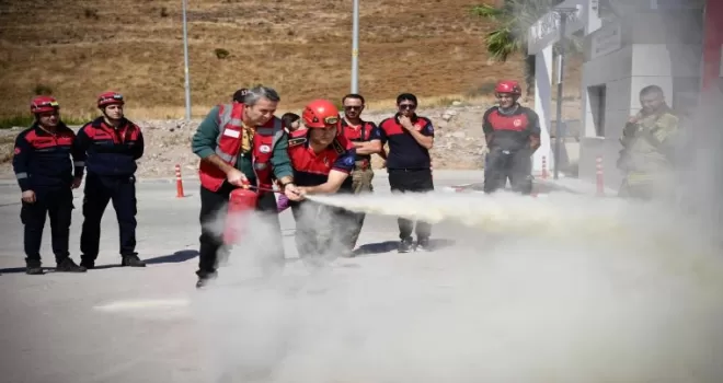 İzmir’de İtfaiye Haftası’nda nefes kesen tatbikat