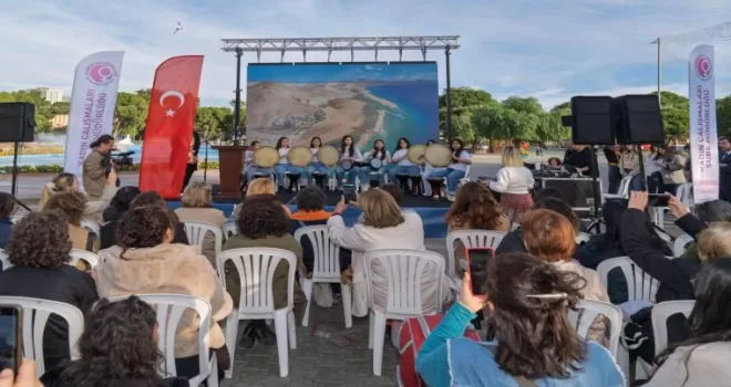 İzmir’de kadınlardan ’’Buradayım, iyiyim’’ mesajı