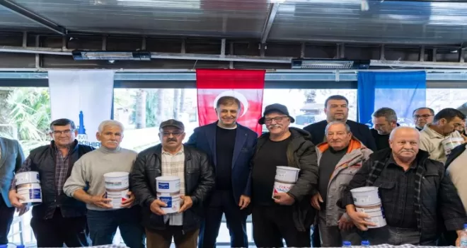 İzmir’de küçük ölçekli balıkçıya dayanışma eli