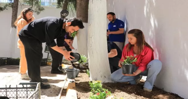 İzmir’de öğrenciler istedi Büyükşehir ekipleri yaptı