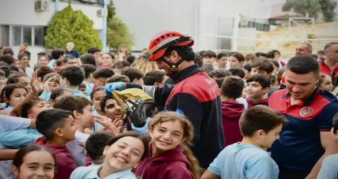 İzmir’de öğrencilere yangın ve afet eğitimi