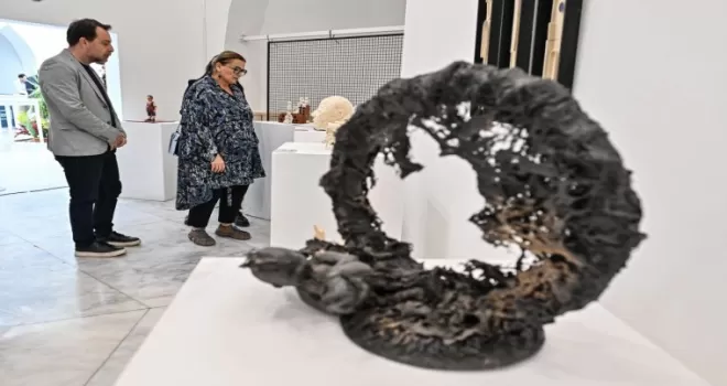 İzmir’de seramikle görünür kılınan sessiz çığlıklar