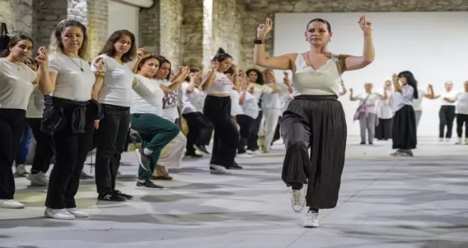 İzmir’de zeybek dersine yoğun ilgi