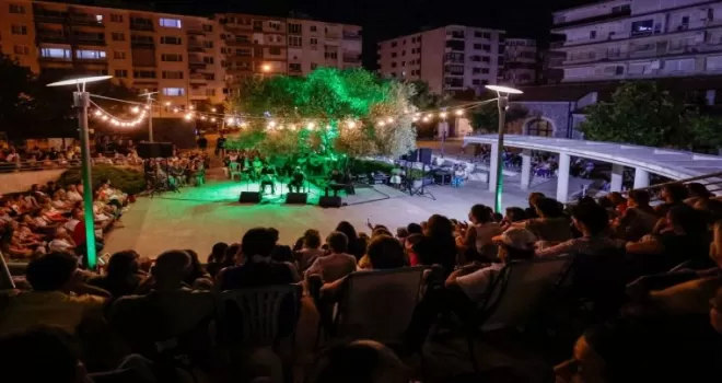 İzmir’de zeytin ağacının altında “Gece Makamı” ezgileri