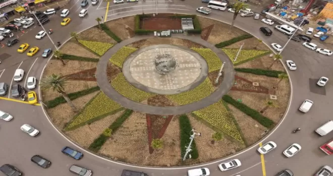 İzmir’in kalbi çiçek açtı
