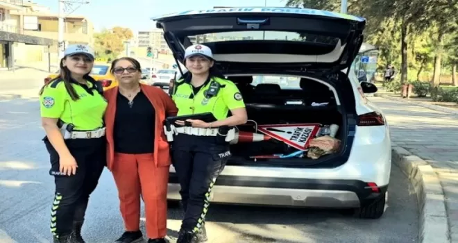 İzmir Karabağlar’da Neşe Kahraman ve kadın trafik polisleri örnek tablo çizdi