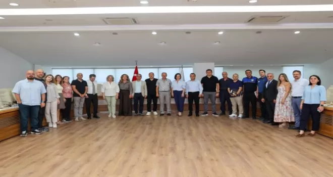 İzmir Karabağlar’da sahipsiz atık alarmı!