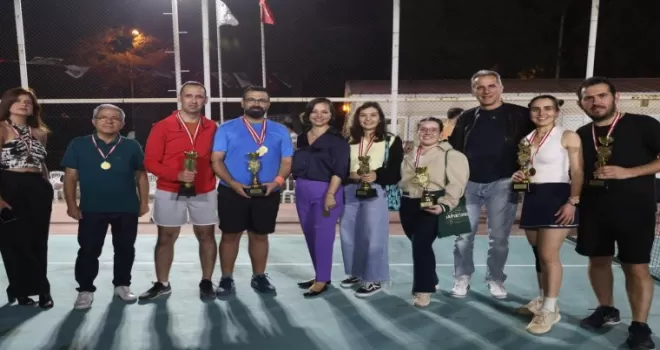 İzmir Karabağlar’da spor şenlikleri renkli geçti