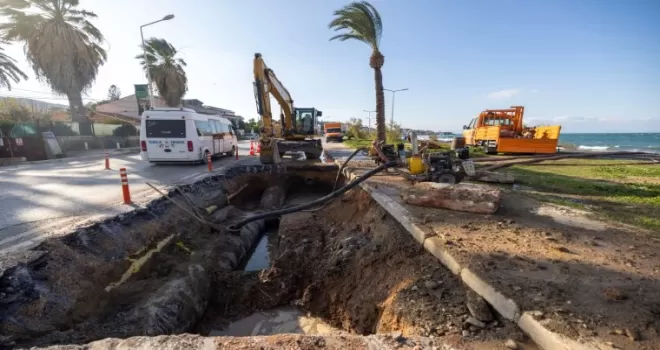 İzmir Mithatpaşa’da ana boru arızası için İZSU seferber oldu