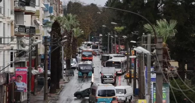 İzmir Özmen Caddesi’ndeki yeni altyapı yağmur sınavından geçti