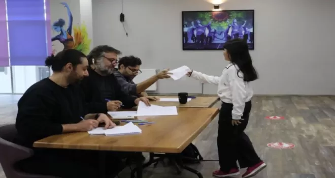 İzmit Belediyesi Sanat Akademisi’nde tiyatro seçmeleri tamamlandı