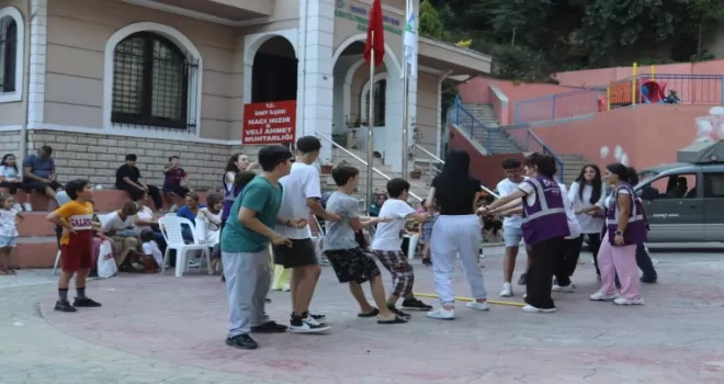 İzmit’in mahallelerinde geleneksel şenlikte binlerce çocuk buluştu