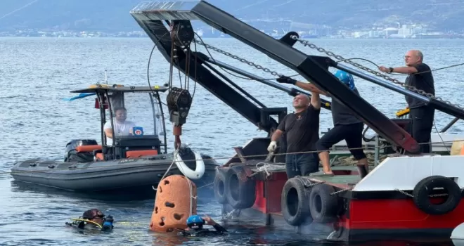 İzmit Körfezi’nde resifler denize indirildi