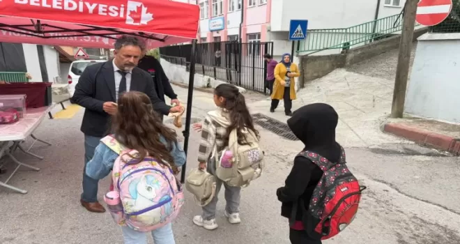 İzmit’te Beslenme Saati üç okulda daha sürüyor