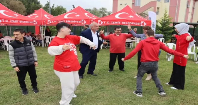 İzmit’te otizmli bireyler sonbahar şenliğinde buluştu