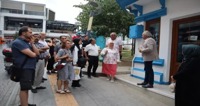 İzmit’te şair ve yazar dernekleri Edebiyat Sokağı’nda dinledi
