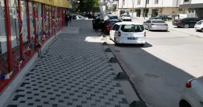 İzmit’te Şehit Kazım Caddesi’nde kaldırımlar yenilendi