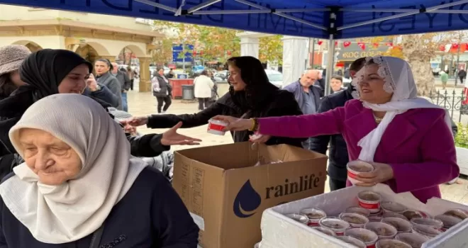 İzmit’te vatandaşlara helva ikramı