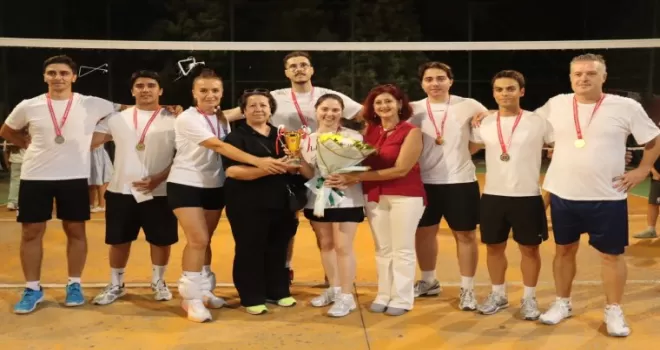 İzmit’te Voleybol Turnuvası sona erdi