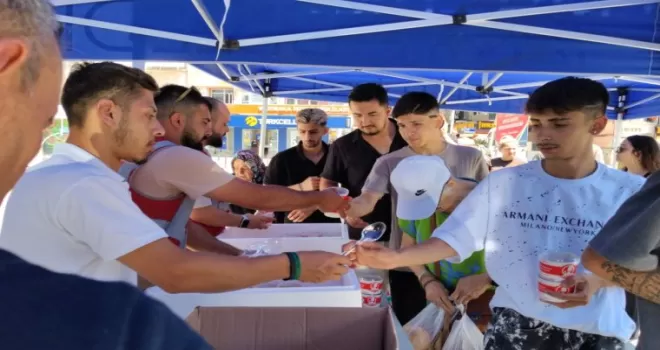 İzmit’ten vatandaşlara aşure ikramı