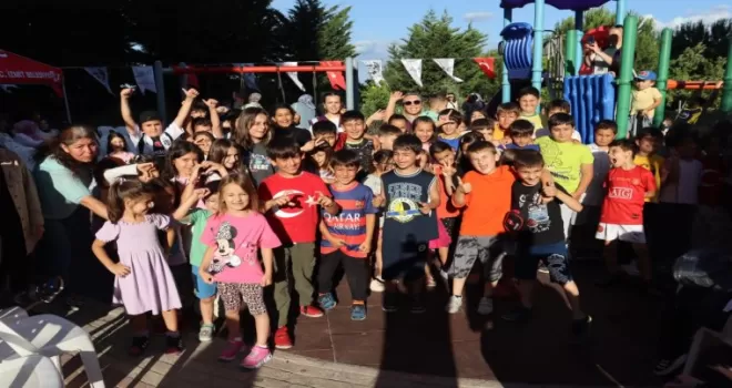 İzmitlilerin yüzleri mahallelerde geleneksel şenliklerle gülüyor