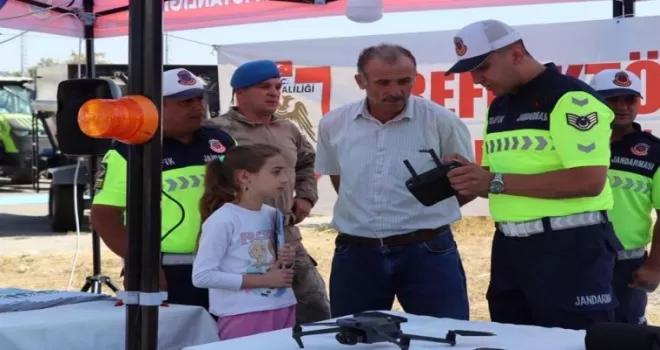 Jandarma ekipleri Sivas’ta fuarda bilgilendirdi
