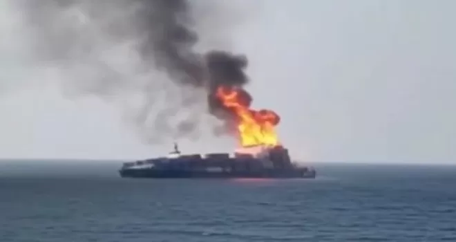 Karadeniz’de su ısındı! Konteyner gemisi vuruldu