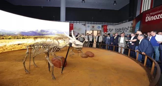 Kayseri Büyükşehir’den Adalet Bakanı’na fosil sunumu