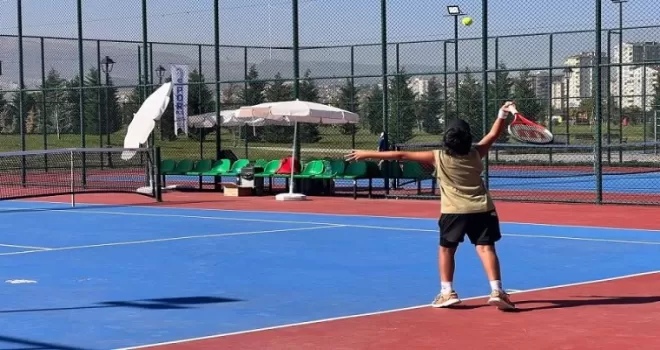 Kayseri Büyükşehir’den heyecanlı tenis turnuvası