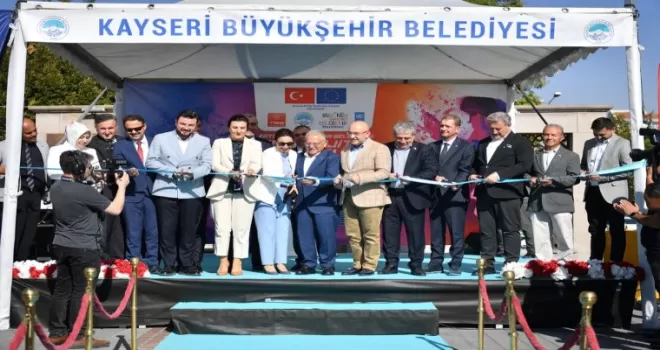 Kayseri Büyükşehir’den ‘Mobil Dijital Gençlik Merkezi’