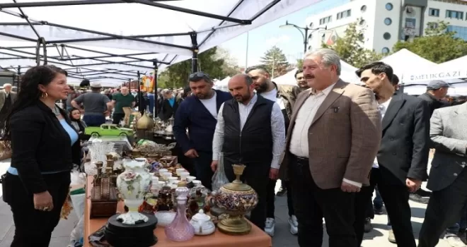Kayseri Melikgazi’de Antika Pazarı’na yoğun ilgi
