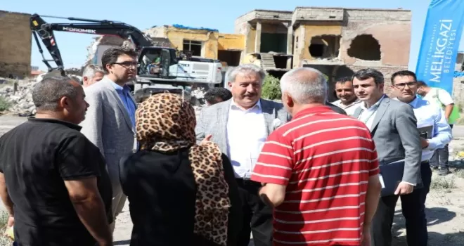 Kayseri Melikgazi’den metruk bina mesaisi