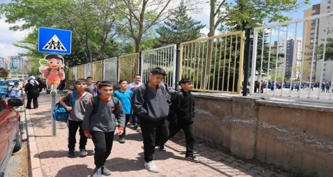 Kayseri Talas’ta okul geçitlerine sevimli uyarıcılar