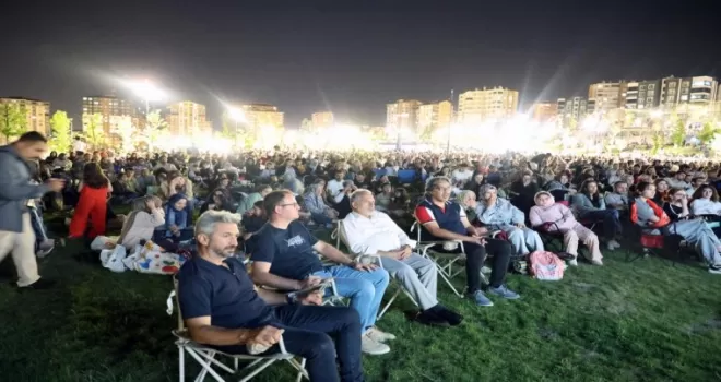 Kayseri Talas’ta yaz akşamları açık hava sinemasıyla renklendi