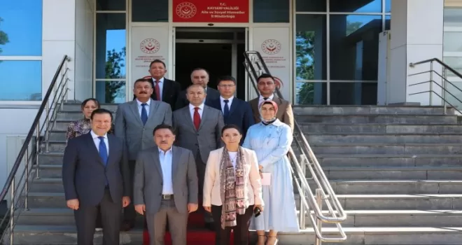 Kayseri Valisi Çiçek’ten Aile ve Sosyal Hizmetler’e ziyaret